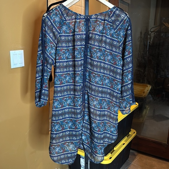 Wallflower Blue Floral Semi Sheer Lace Button Up Blouse Size XL - Picture 7 of 8